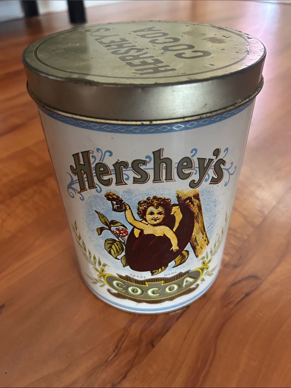 Hershey's Vintage-Style White Cocoa Tin